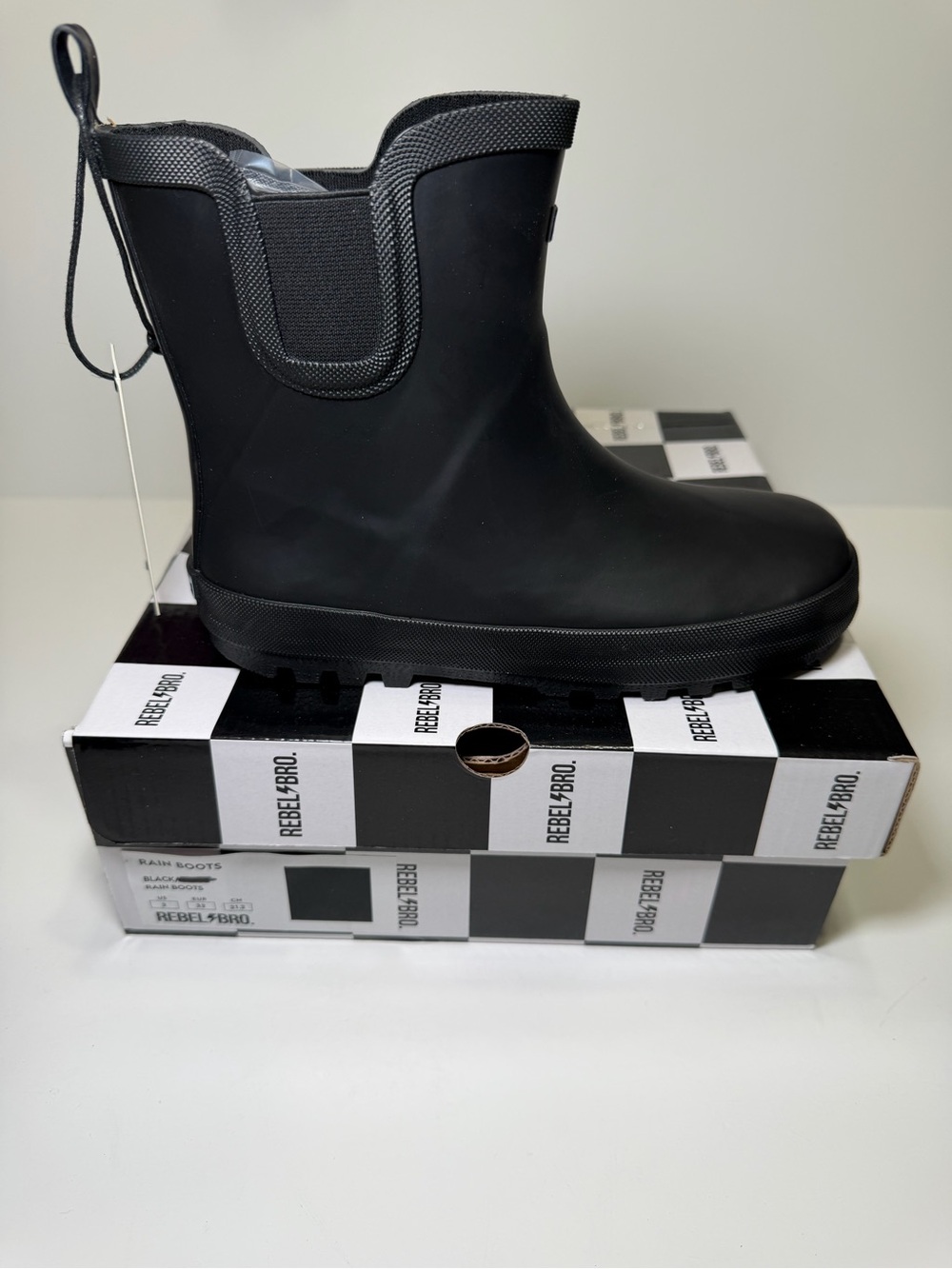 REBEL BRO. Kid’s Black Rubber Ankle Rain Boots Pull-On Round Toe US 2